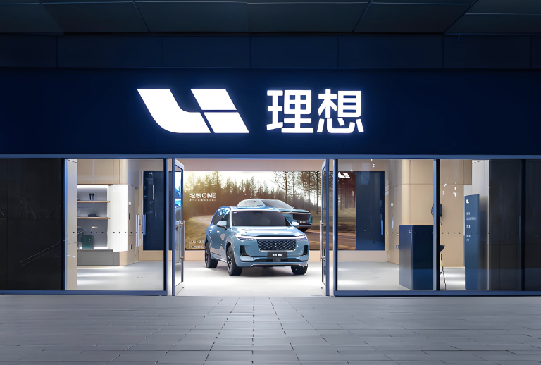 理想汽车：低价车成顶梁柱，以价换量利润“失守”，智驾+纯电胜算几何？