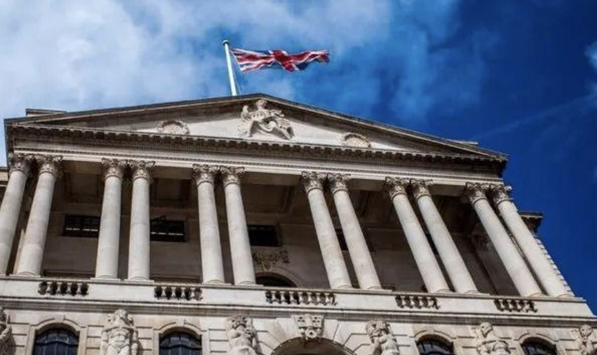 英国央行如期维持利率不变，删除“谨慎”措辞为12月降息铺路