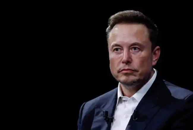 马斯克重大转变！传特斯拉正开发对苹果CarPlay支持功能