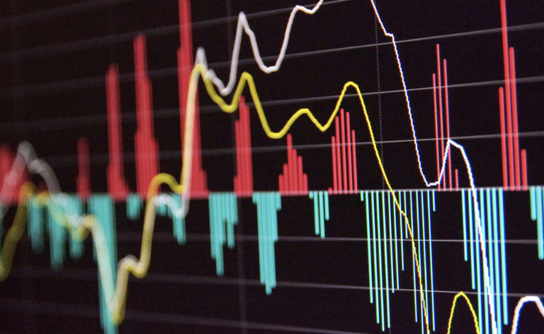 美股三大指数收涨， 比特币回升至9万美元上方， 苹果续刷历史新高