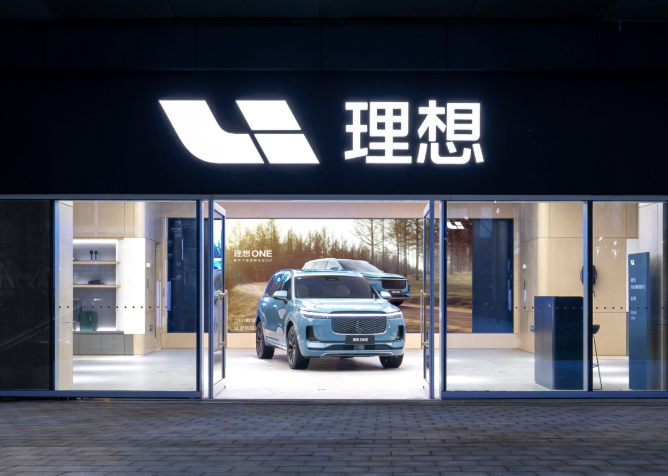 理想汽车陷三重困局：交付量败退，Q3重现亏损，股价较年内高点“腰斩”