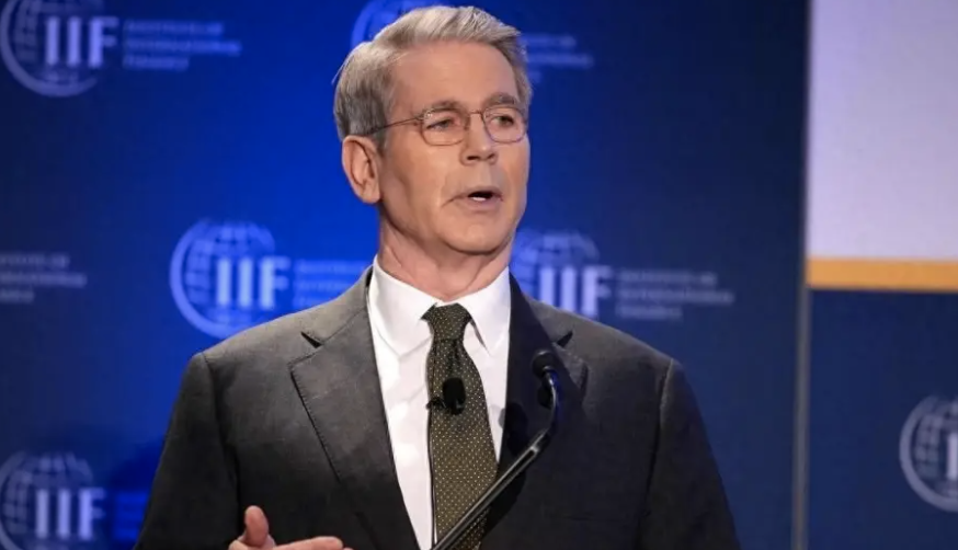 “经济表现比预期好”！美财长贝森特：假日购物季强劲，GDP增速将达3%收官！