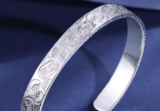 铂金涨势如虹！十连阳首破2300美元/盎司，供需失衡引爆市场