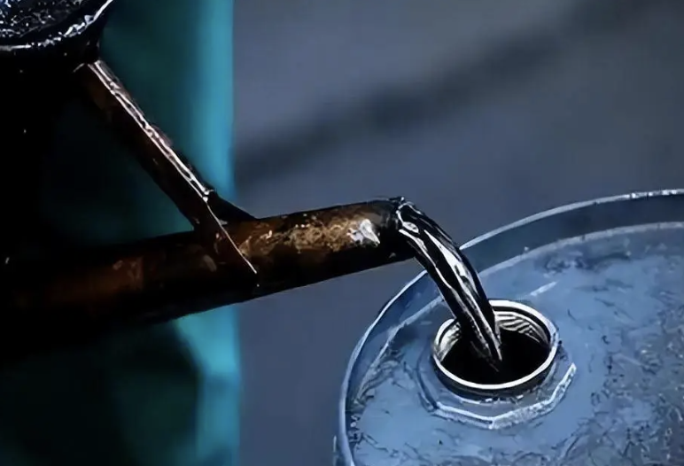 霍尔木兹海峡风声鹤唳 ，国际油价朝着2023年7月以来最大月涨幅奔去