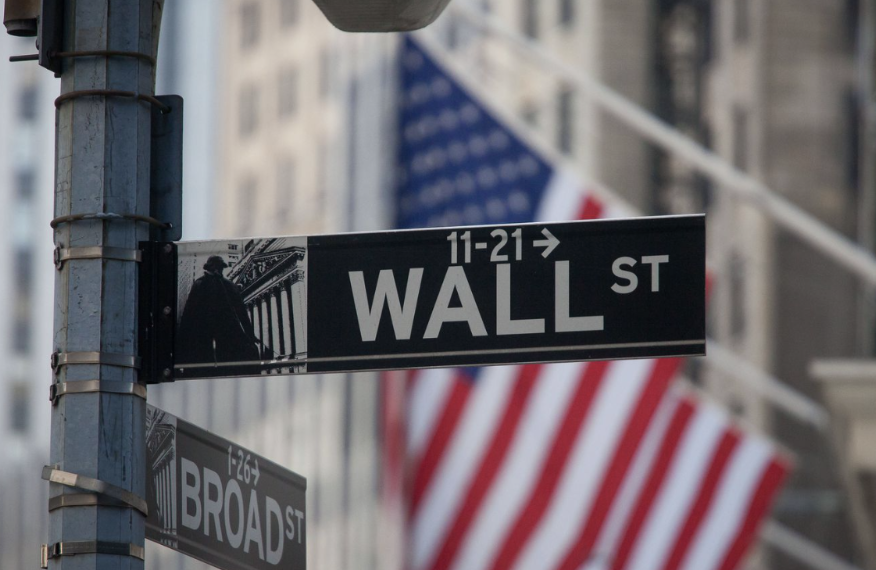 华尔街警告市场将经历&ldquo;痛苦路径&rdquo;! 地缘政治风暴之下，美股或先回调洗盘再冲新高