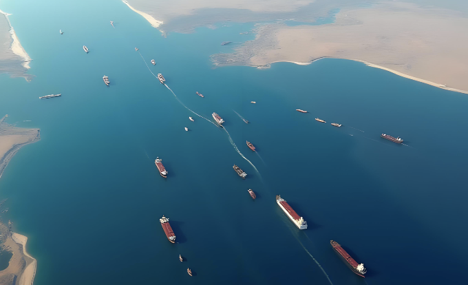 霍尔木兹走不了，超级油轮挤爆红海：沙特石油拼了