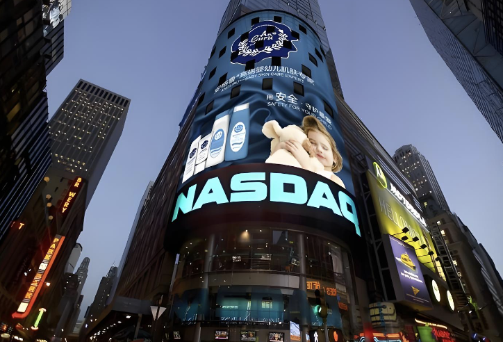 美股三大指数连跌四周， 道指、纳指逼近回调区间 ，超微电脑跌超33% 