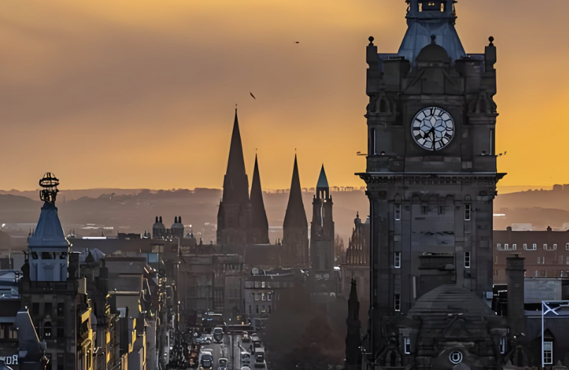 英国外相敦促将黎巴嫩纳入停火协议 并强调重开霍尔木兹海峡