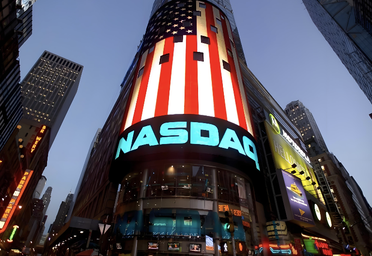 美股纳指、标普500指数涨超1%， 闪迪涨11.8%创新高