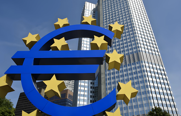 拉加德释放模糊信号：欧元区经济虽偏离基准情景 但欧央行尚未倾向紧缩